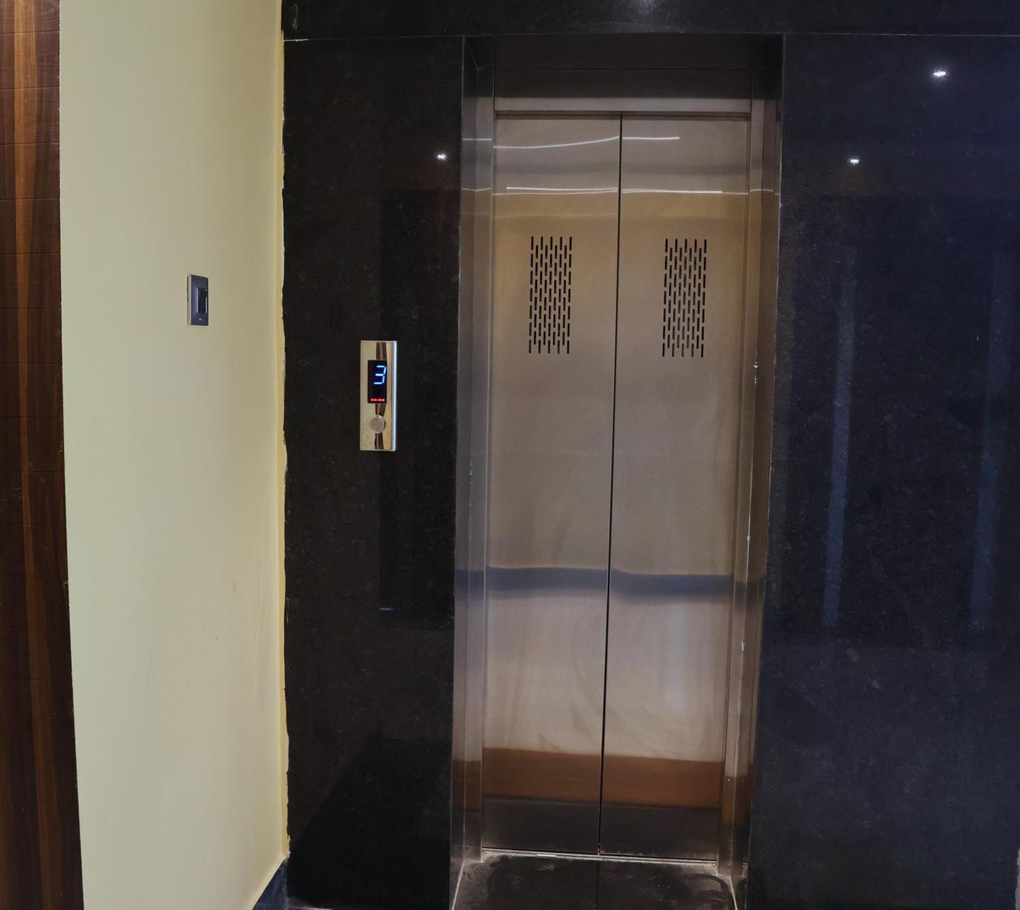 Hotel Aarohi Tarapith Exterior foto